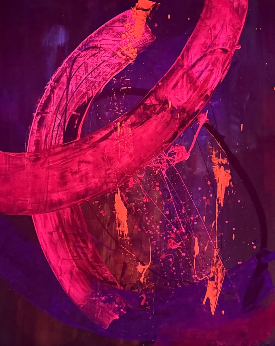 Phase Shift – Red I – light-reactive painting by Maresa Puls (abstract painting, 2024), view: Blacklight